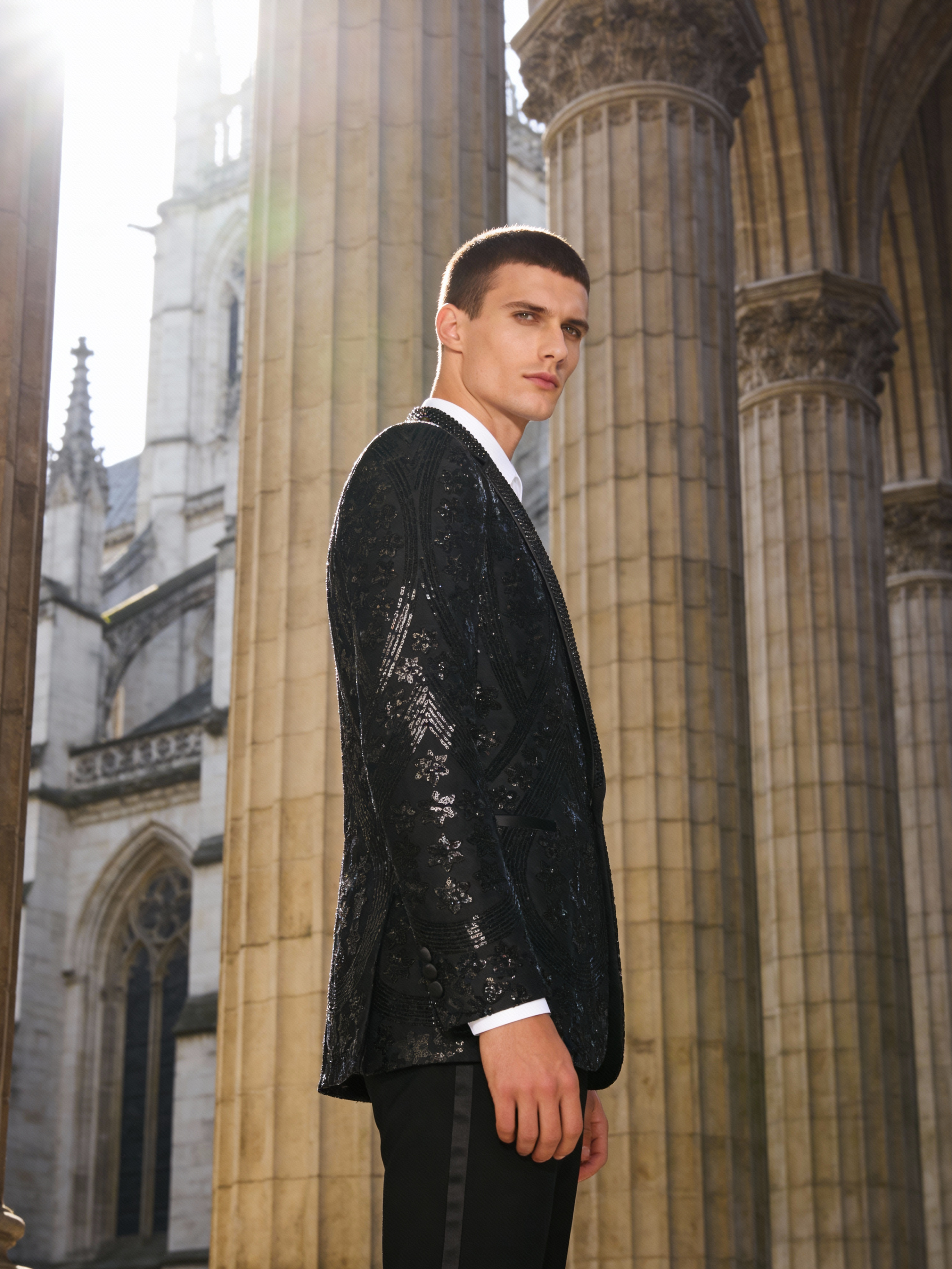 Men’s Gold Paisley-Inspired Sequin Blazer – Crystal Detailed Notch Lapel Statement Jacket-Black